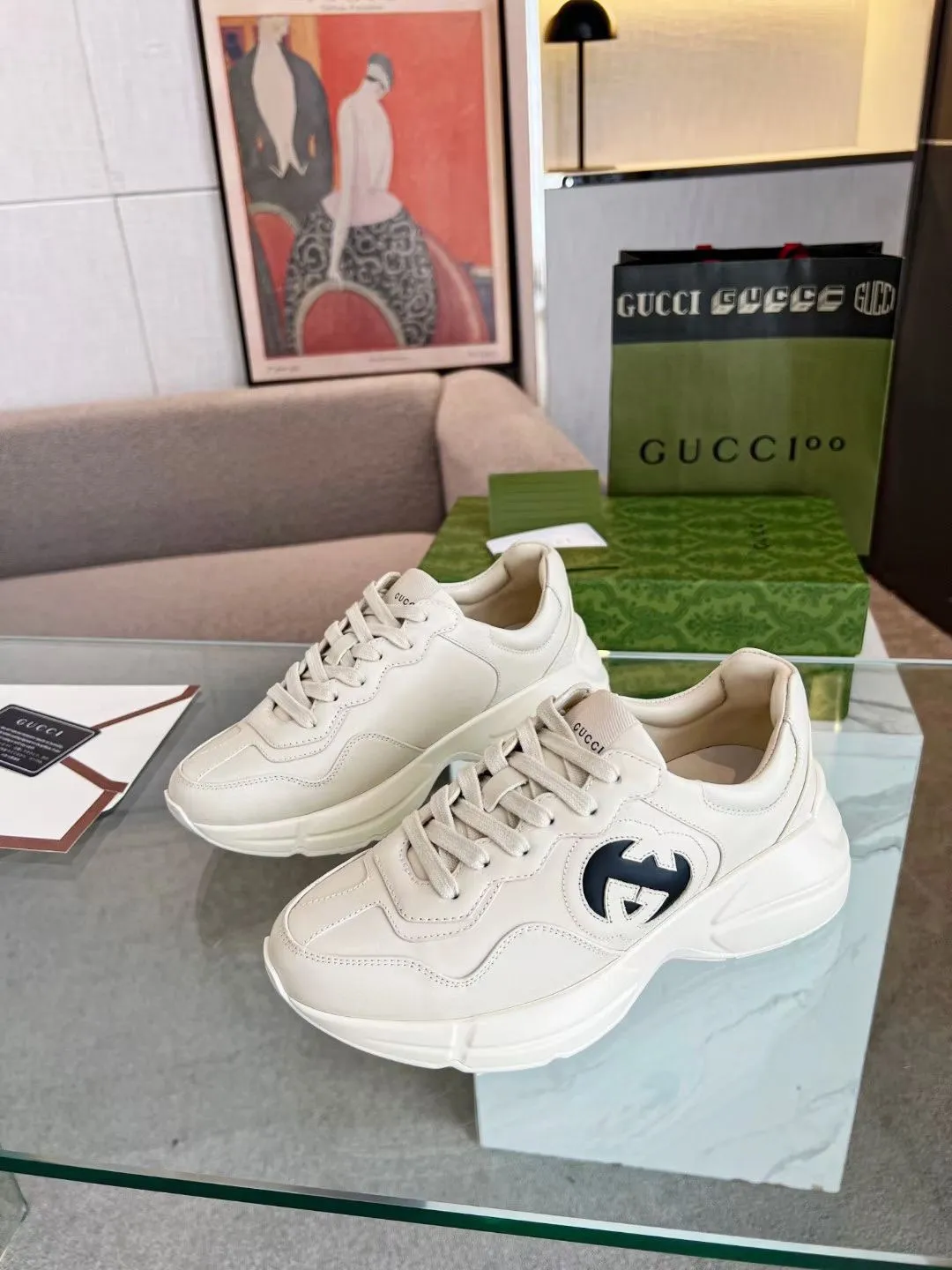 👟👟Ex-factory price 480👟👟 Gucci dad shoes for couples, distressed leather horn-shaped retro jogging shoes. The Balenciaga grandpa trend has subsided, ushering in GUCCI dad shoes, the trend leader in the fashion industry. The original shoes are molded and the original last is made by the Italian handmade foundry! [Gucci original dad shoes] Original surface: imported calfskin! Lining: Grade A hybrid lambskin! Outsole: The highest restoration sole. TPU material plus wear-resistant foam (anti-wear cushioning) ivory leather has been processed with an old-fashioned effect. The sole is 5cm high! The comfort level is excellent, killing all high-end versions on the market! Original logo outsole! 👣Size: Women’s size 35-40. Men's size 38-45. Women's heel with 🈚️logo! Men's heel with 🈶️logo!